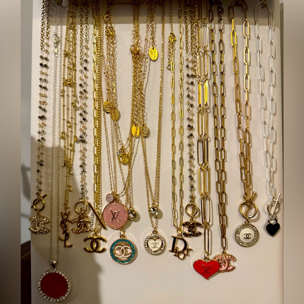 Examples corvettegirl04 handmade necklaces.Come to my live show or send DM. 💜🫶🏼